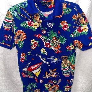 Only fit in small,it’s in good condition! not brand new but it’s clean